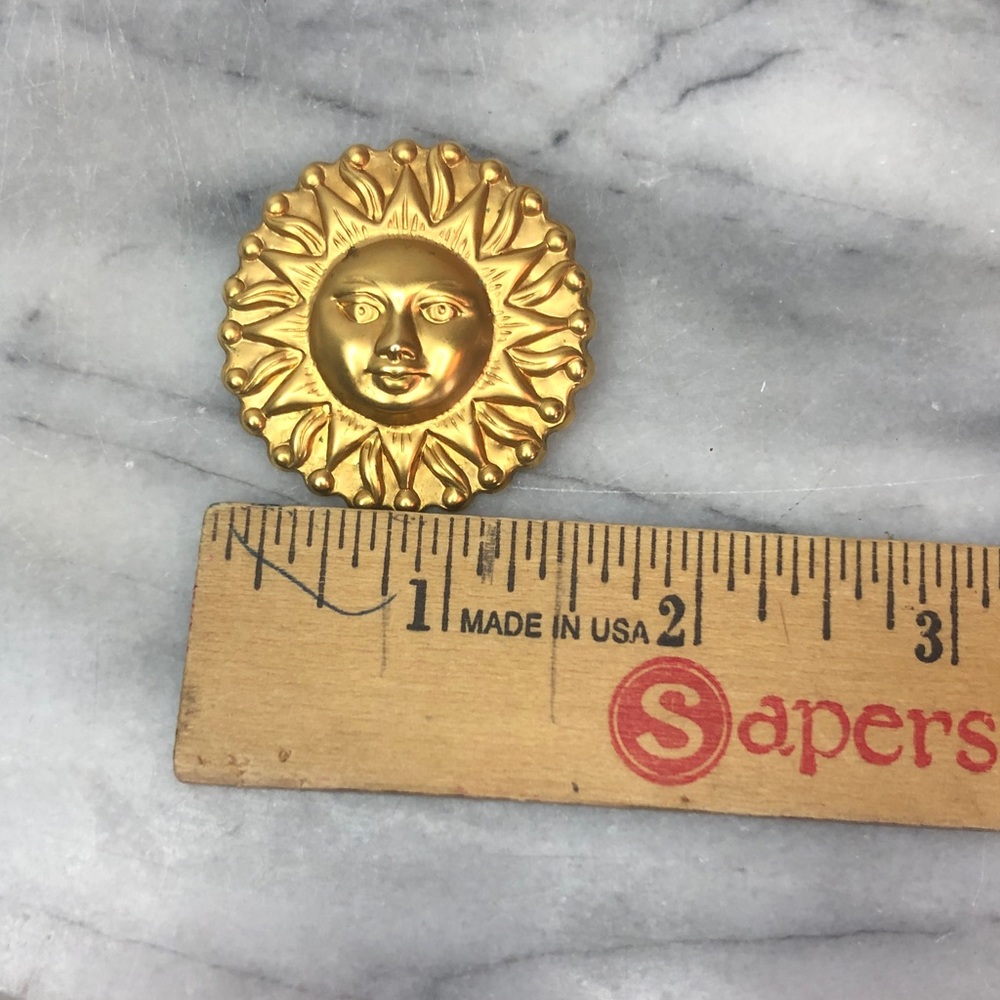 Vintage 90s Celestial Sunburst smiling sun matte gold tone pierced earrings - Picture 5 of 5